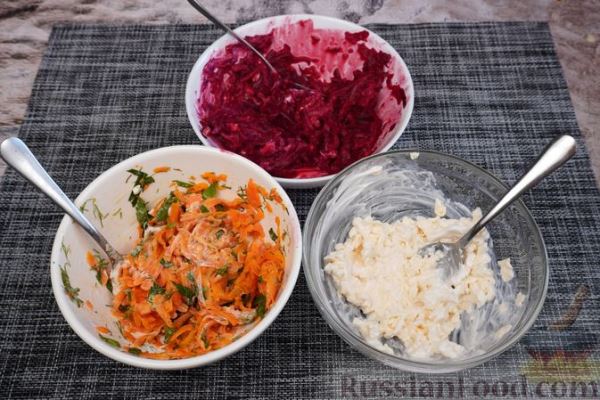 Слоёный салат со свёклой, морковью и плавленым сыром