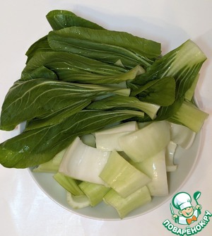 Бок-чой с зелёным луком и кунжутом